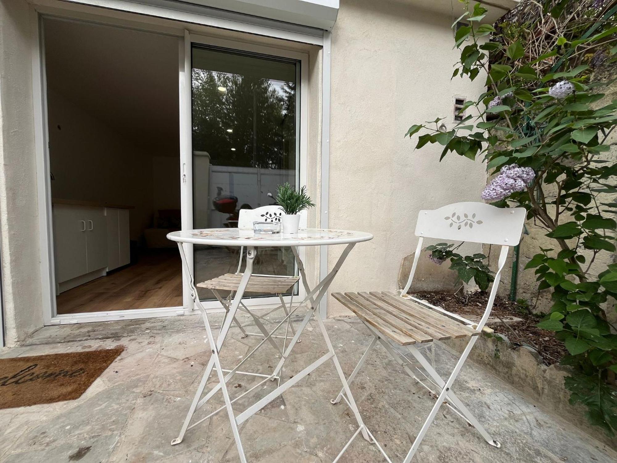 Studio Avec Clim Et Terrasse Proche Du Centre Ville D'Awinion Zewnętrze zdjęcie